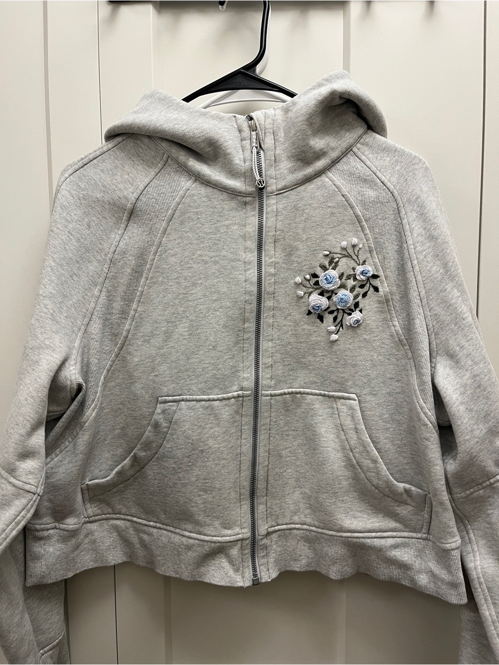 Lululemon Scuba Oversized Full Zip in Heathered Light Gray Embroidered